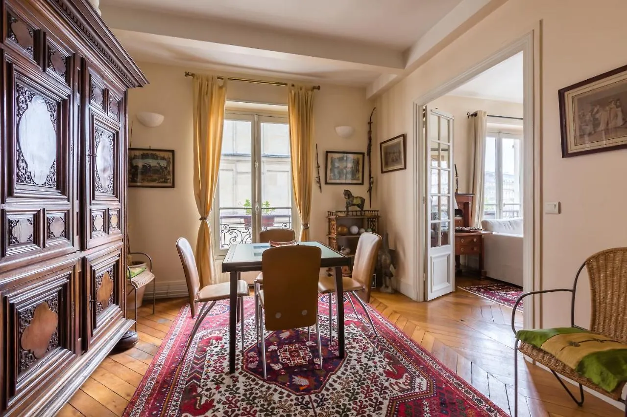 Veeve - Quai Aux Fleurs Apartment Paris 0*,  France