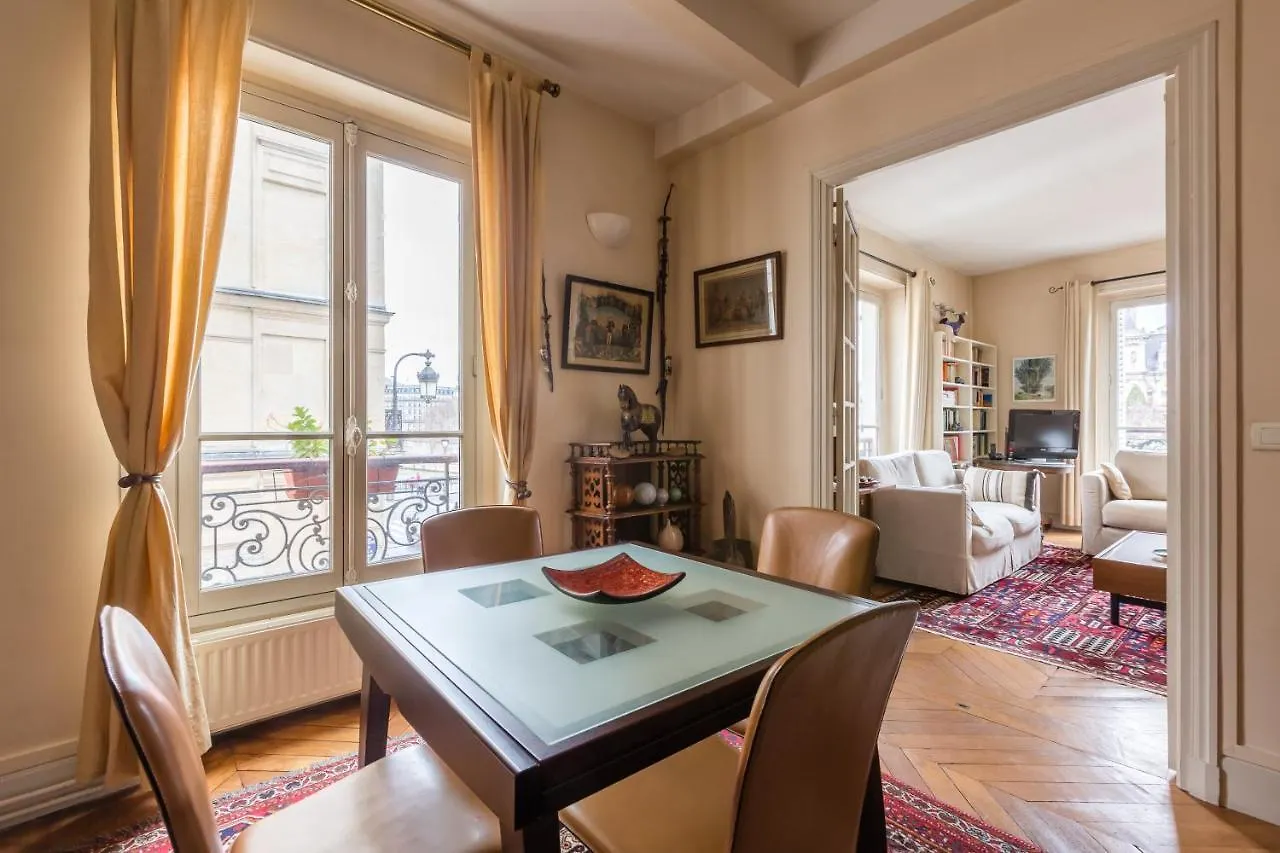 Veeve - Quai Aux Fleurs Apartment Paris