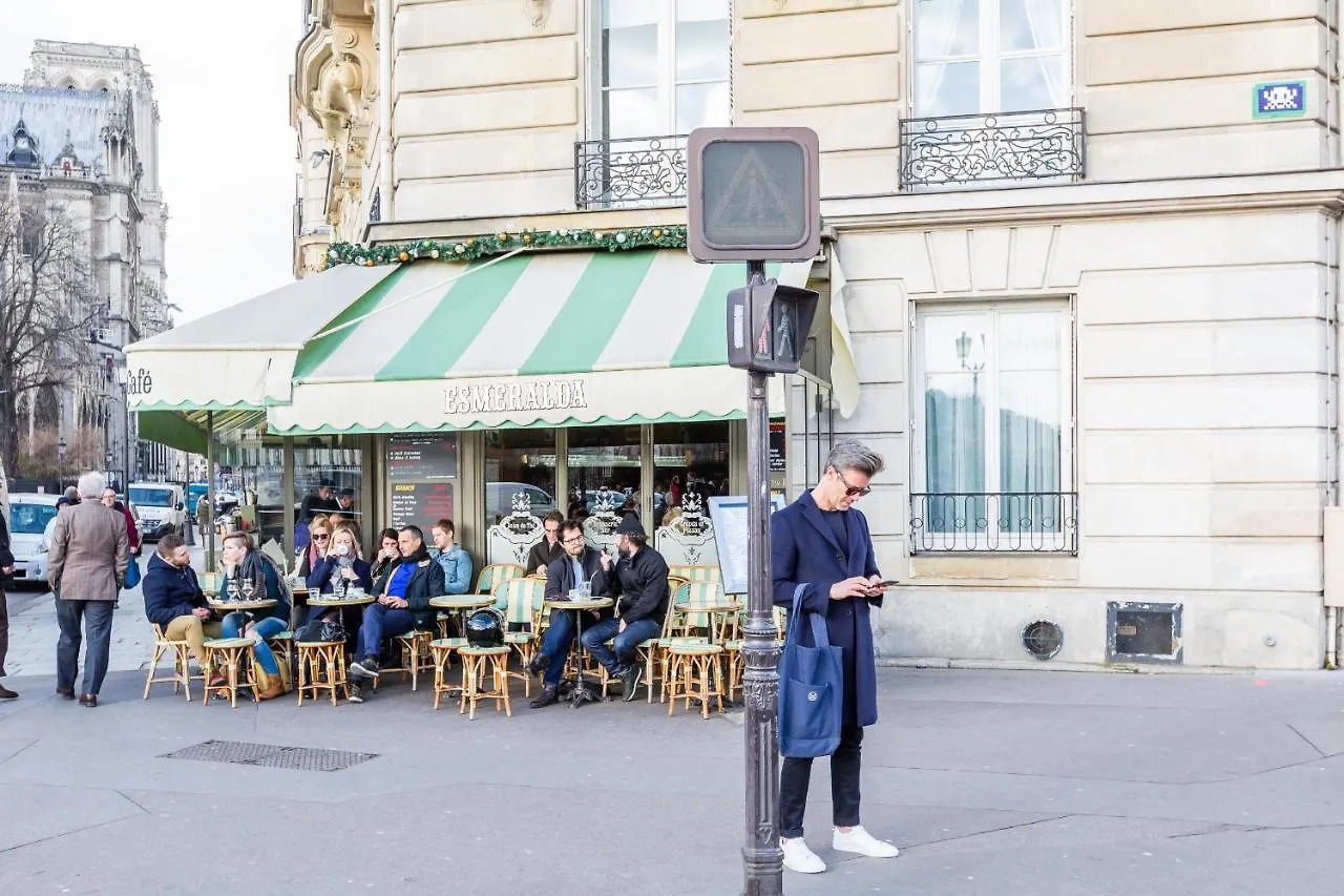 Veeve - Quai Aux Fleurs Apartment Paris 0*,